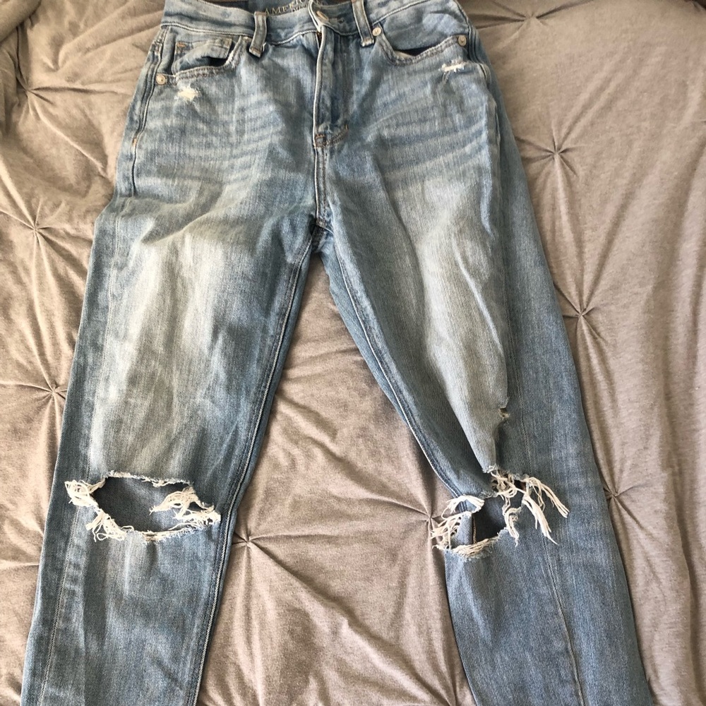 american eagle ripped mom jeans